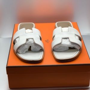 White Leather Hermes Oran Sandals, Size 38, Like New